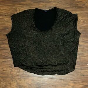 Black and gold sleeveless Gap v-neck shirt